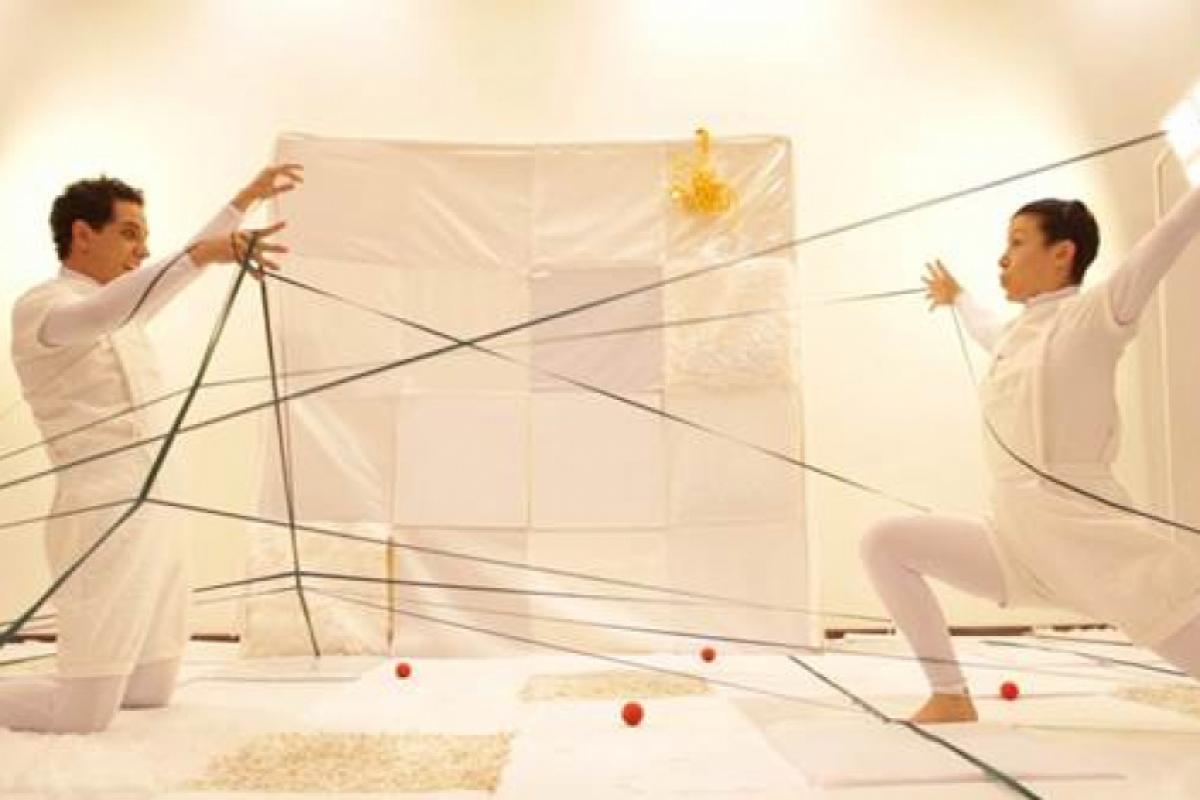 Vladimir Camargo e Aline Volpi apresentam o espetáculo Scaratuja em Jarinu