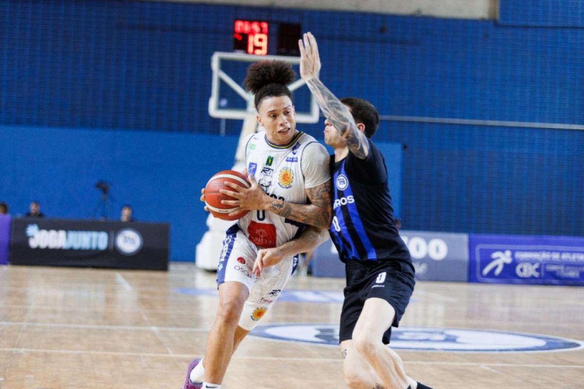 São José Basket é atropelado pelo líder Pinheiros no NBB