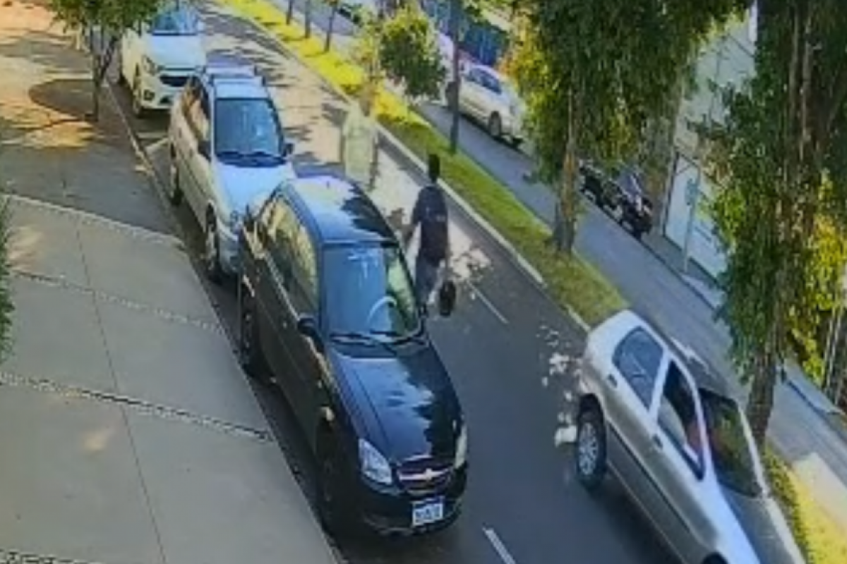 Briga entre motorista e motociclista no trânsito da avenida Chafic Facury, em Franca