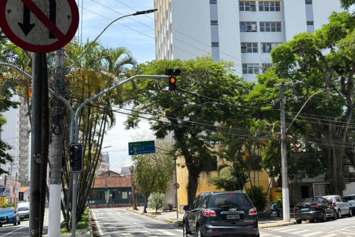 Após teste na região da Independência, sistema que deixa semáforo com amarelo piscante durante a madrugada será levado para o Centro