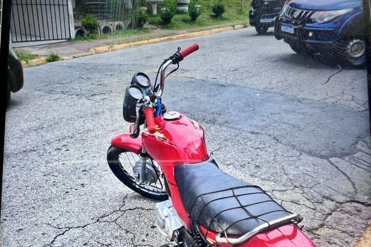 Durante a revista pessoal, foram localizadas oito porções de K2