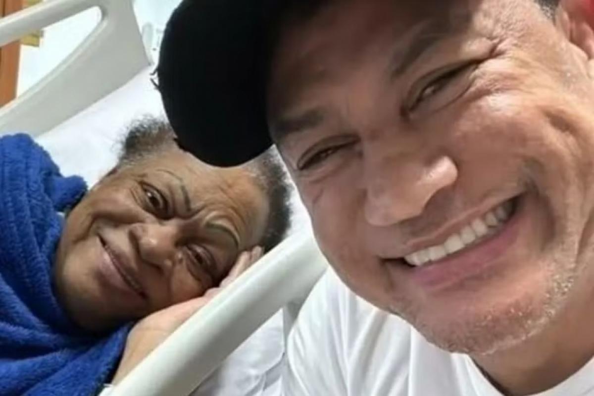 Acelino Popó Freitas e a mãe Zuleica Freitas