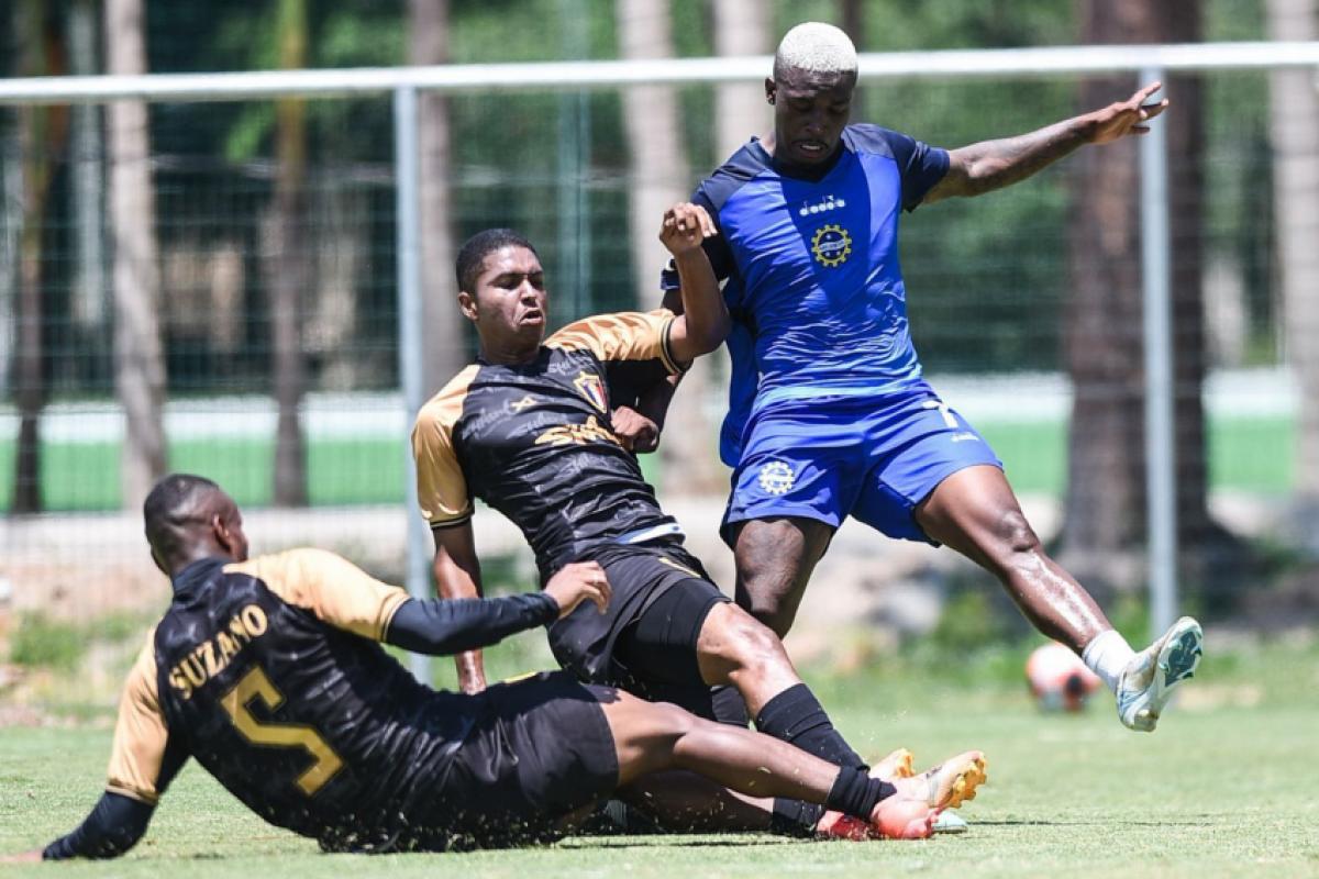 Jogo terminou em confusão