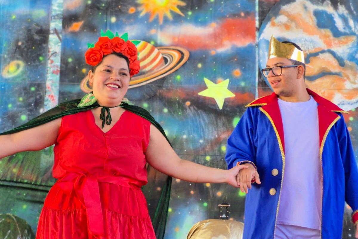 Apresentação da obra 'O Pequeno Príncipe' da Apae Franca