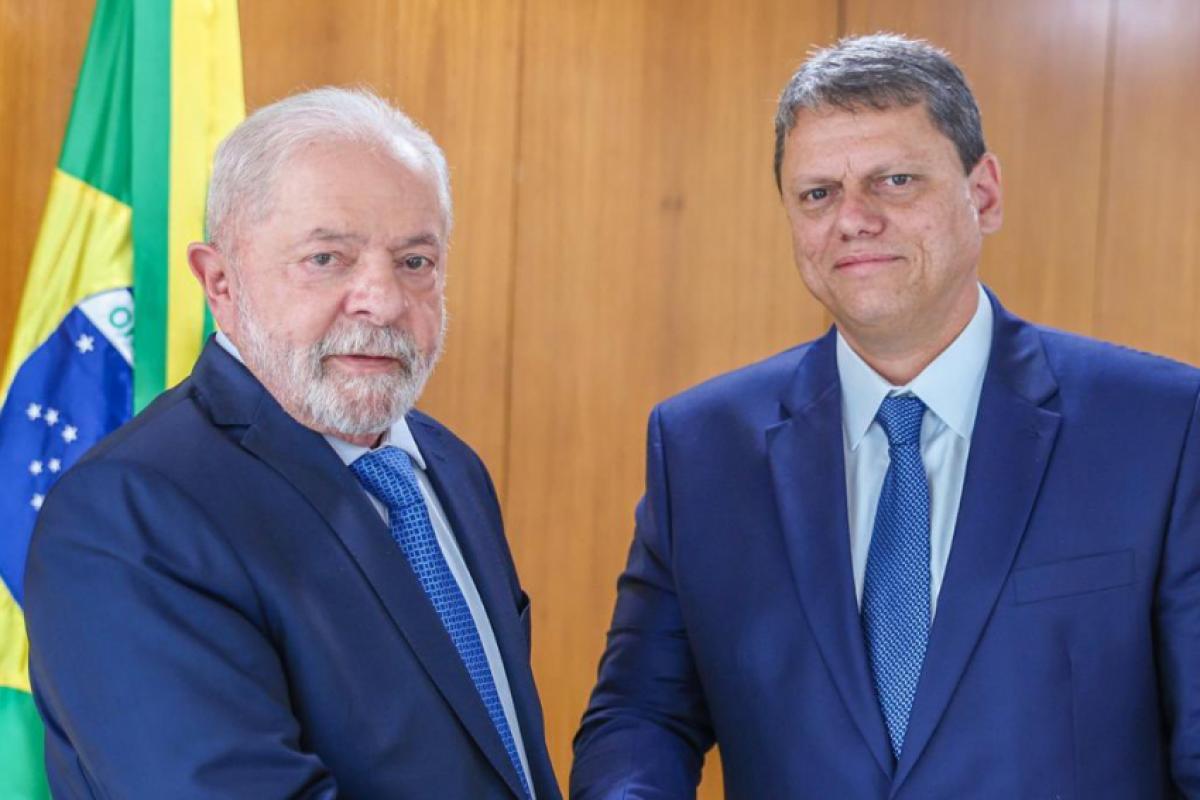 O petista lidera as intenções de voto em todos os cenários testados.