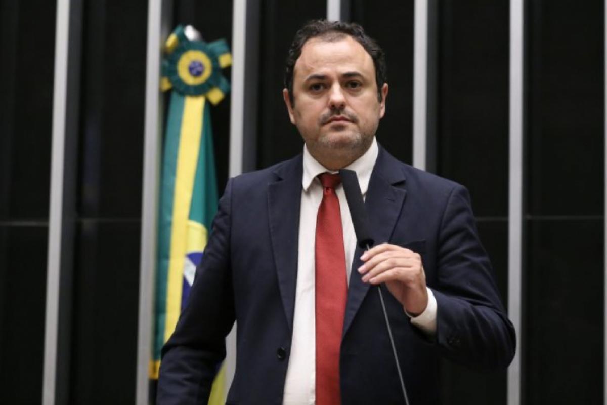 O deputado federal Glauber Braga (Psol-RJ) teve o mandato suspenso por seis meses