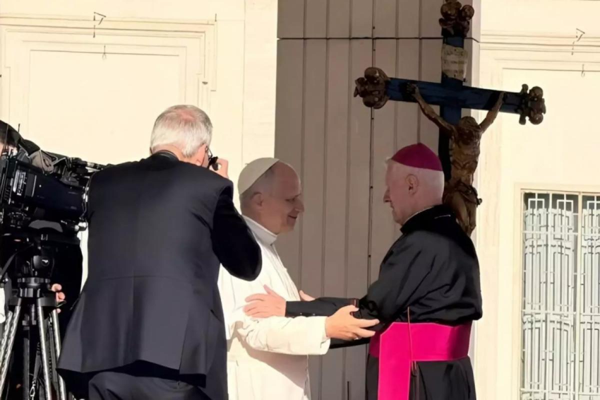 Dom Orlando Brandes (dir.) se encontra com o papa Leão 14