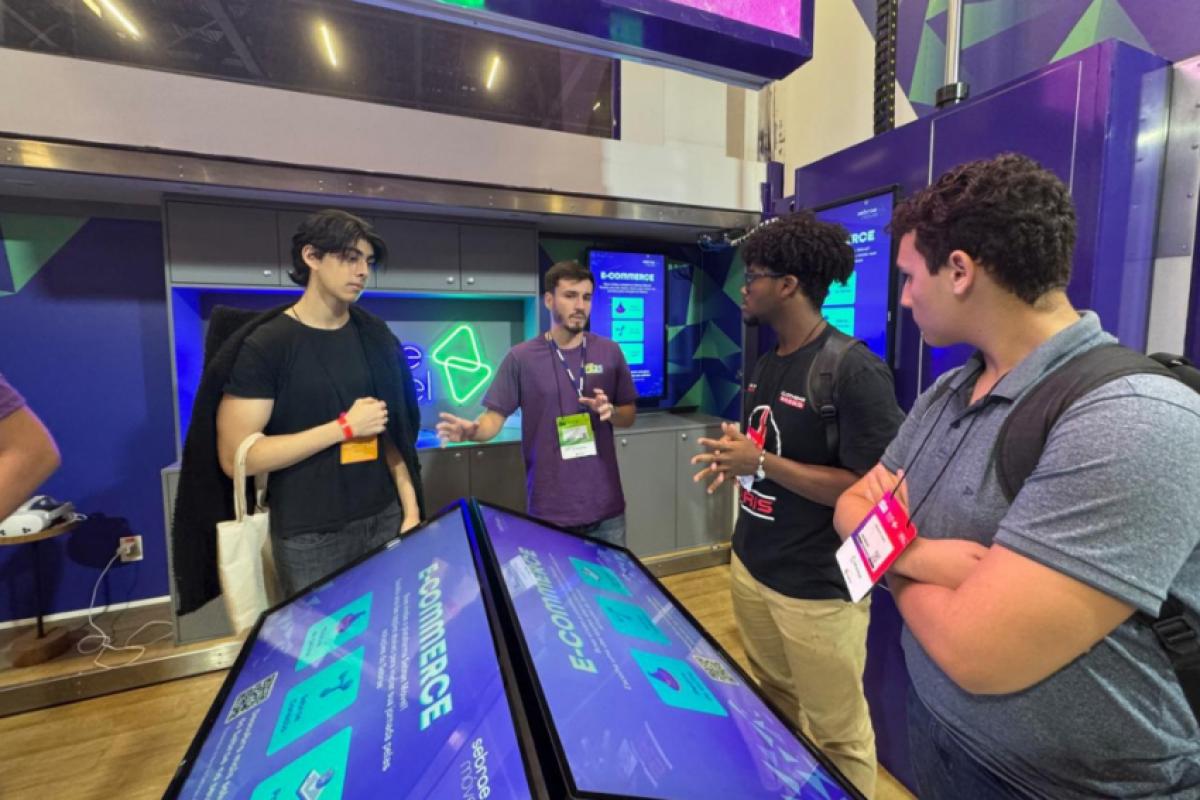 Além do atendimento com especialistas, o novo truck leva ao município agenda recheada de atrações para toda comunidade