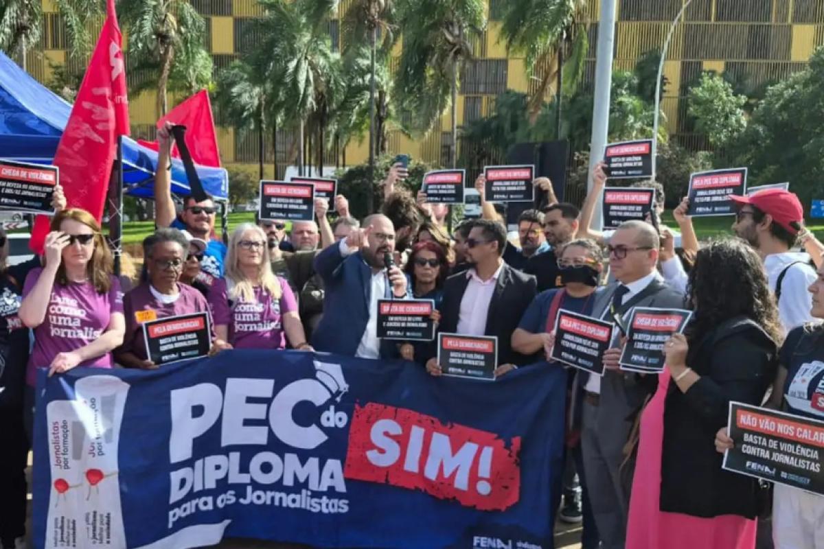 Jornalistas realizaram um ato na Câmara dos Deputados