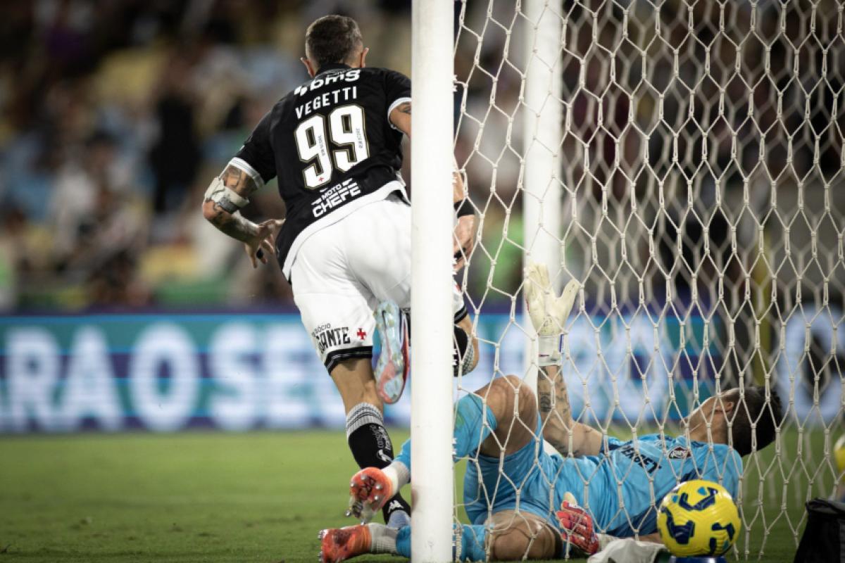 Vegetti, que entrou na etapa final, apareceu aos 48 minutos do segundo tempo, aproveitou cruzamento, e virou o placar para o Vasco