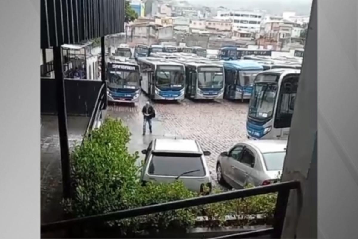 Os ônibus foram recolhidos para as garagens