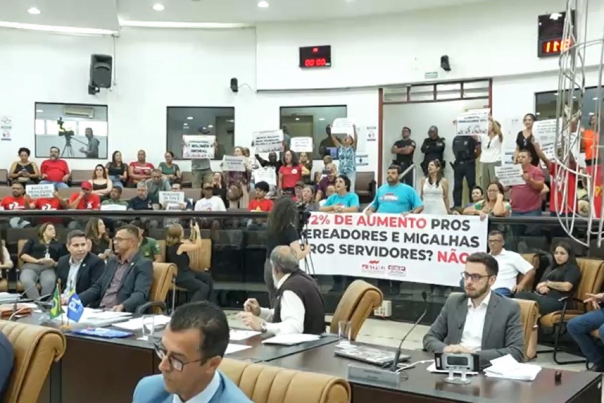 Sessão de Câmara em Jacareí que aprovou o reajuste no subsídio dos vereadores