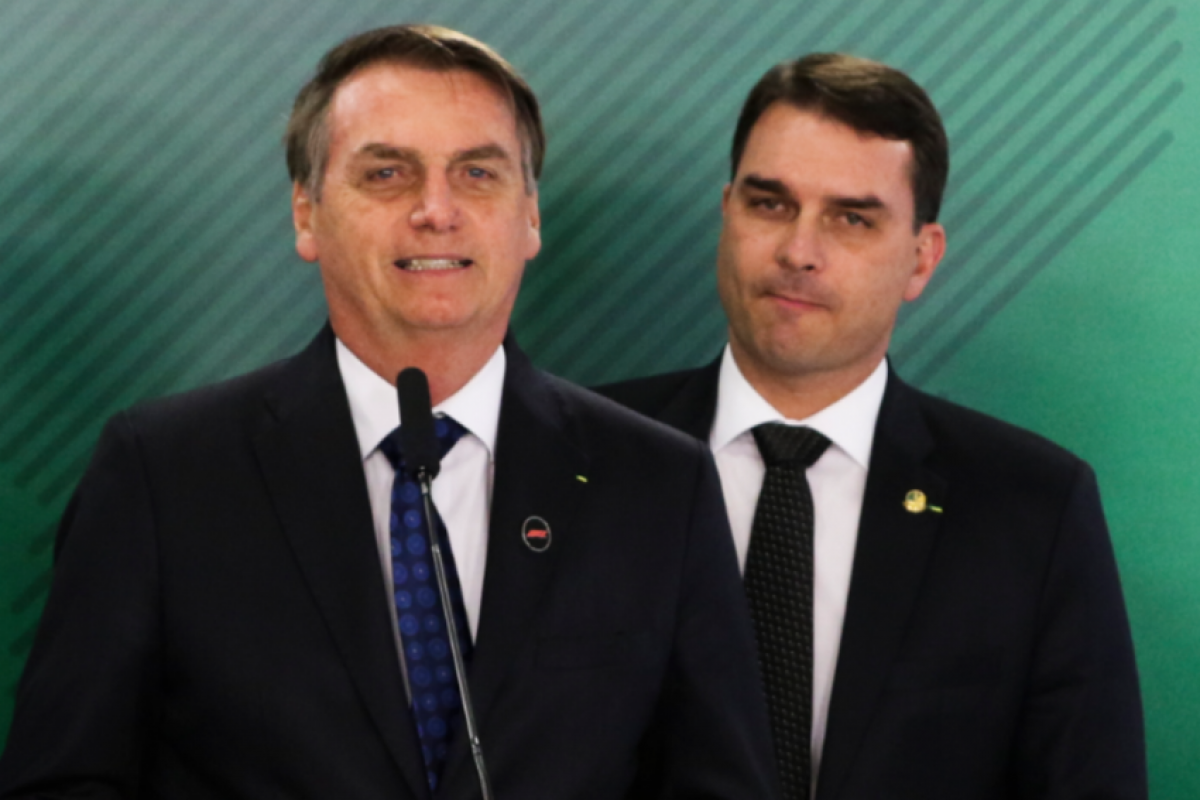 Jair Bolsonaro comunicou a aliados que pretende apresentar o senador Flávio Bolsonaro como seu candidato à Presidência da República em 2026. 