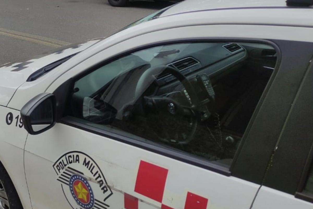 Homem foi preso após companheira denunciar violência física e sexual; caso ocorreu no Residencial Real Park, em Sumaré.