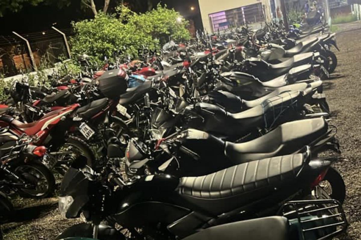 Motos foram apreendidas durante a operação e levadas ao Pátio Municipal 
