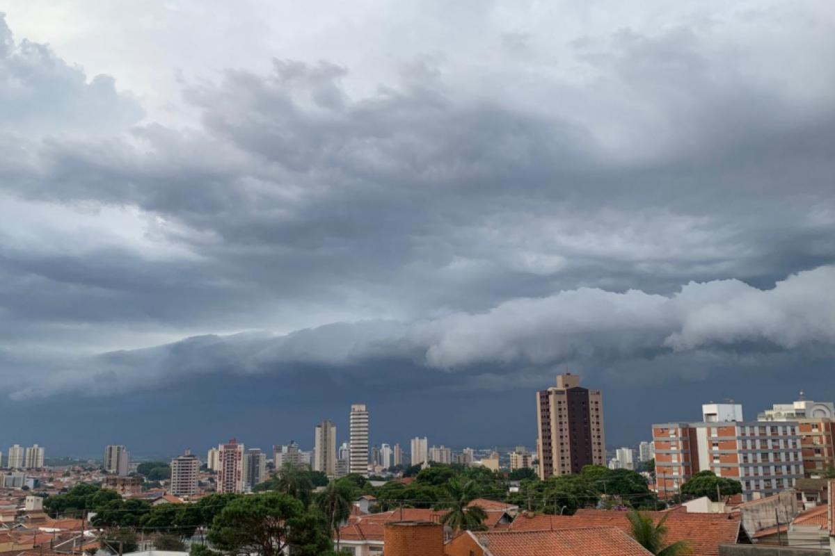 Há previsão de granizo e ventos com rajadas de até 100 km/h 