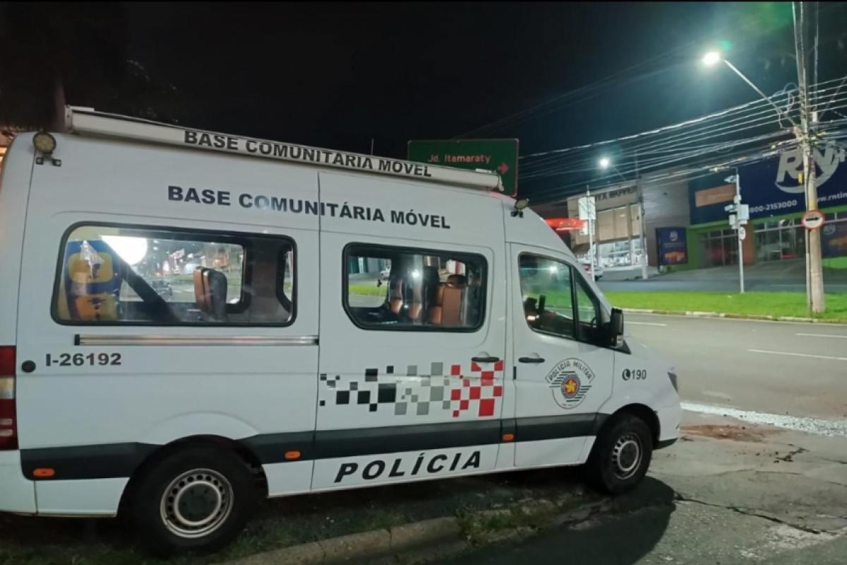 No local, os militares constataram que o filho havia confessado o crime; ele justificou o ato brutal alegando que a mãe o estava irritando.