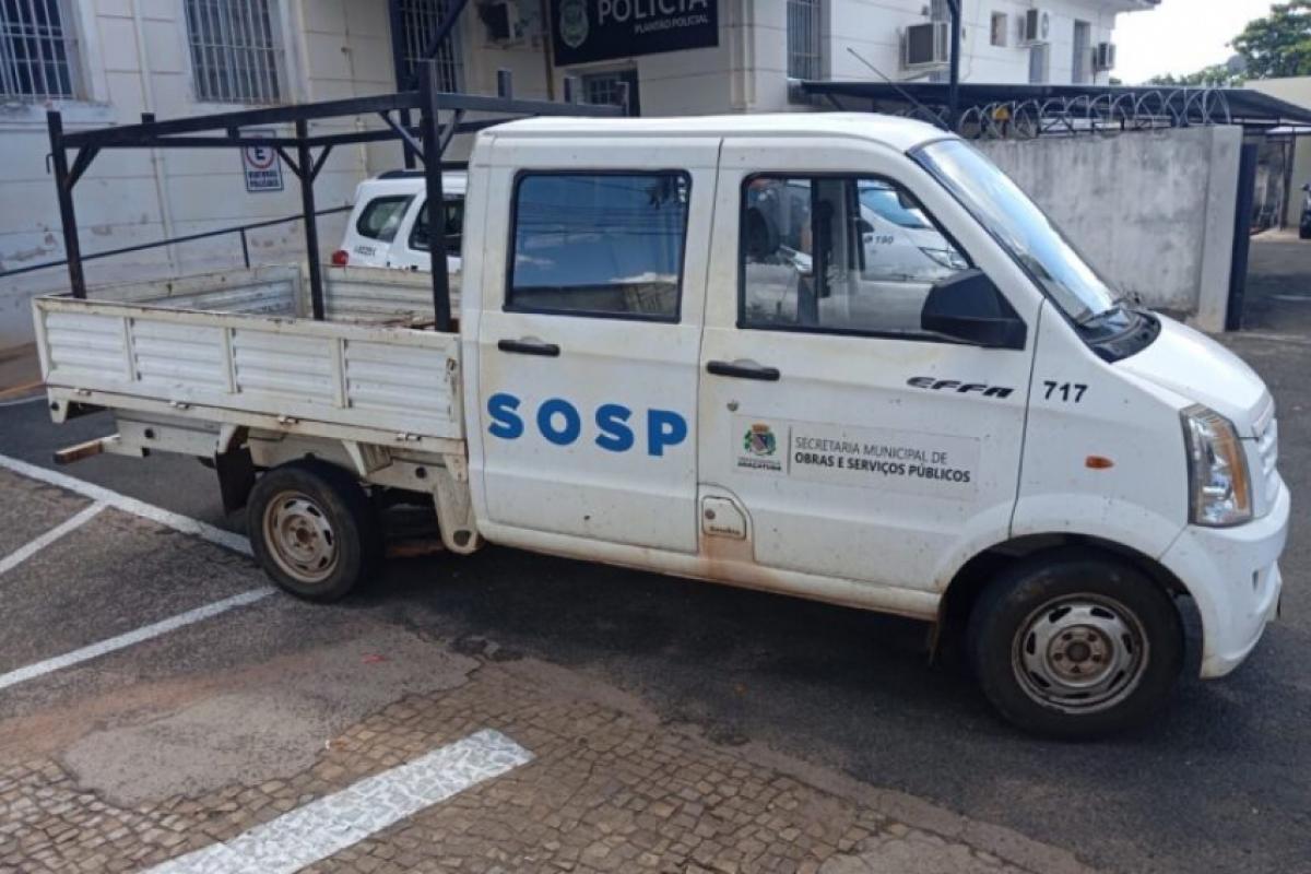 Veículo na frente da delegacia de Penápolis: BO é registrado e carro será liberado à prefeitura 