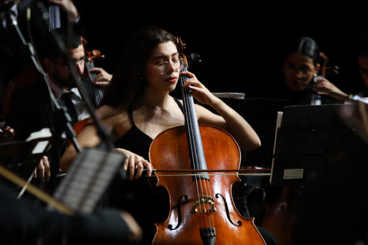 Orquestra é formada por jovens de 18 a 27 anos