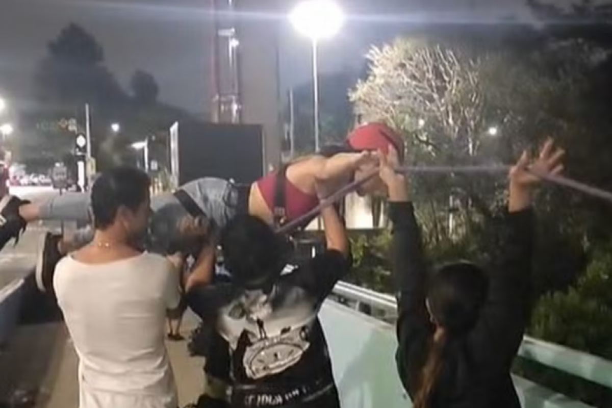 O caso foi gravado em vídeo e passou a circular nas redes sociais nos últimos dias.