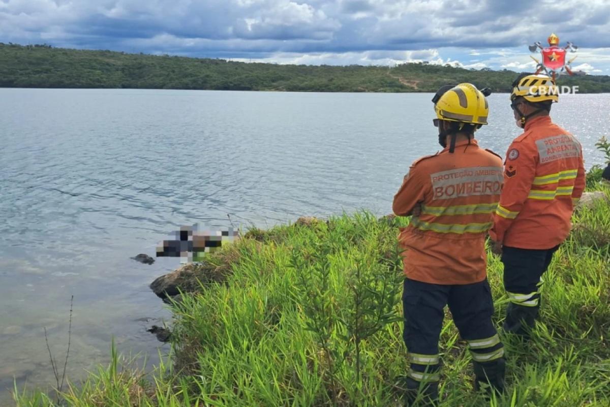 Corpo de mulher é encontrado boiando em lago