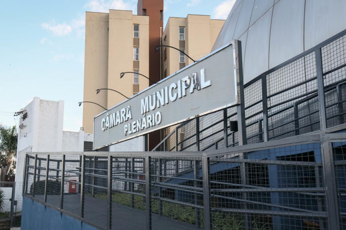 Criação de 105 cargos pela Casa de Leis reacende desgaste político, repete embates históricos e encerra 2025 como um dos piores anos do Legislativo.