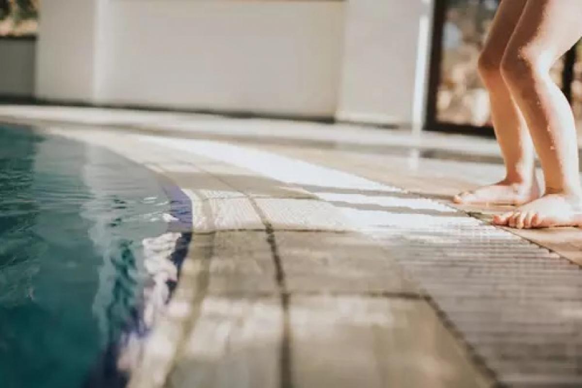 Mulher foi socorrida em piscina