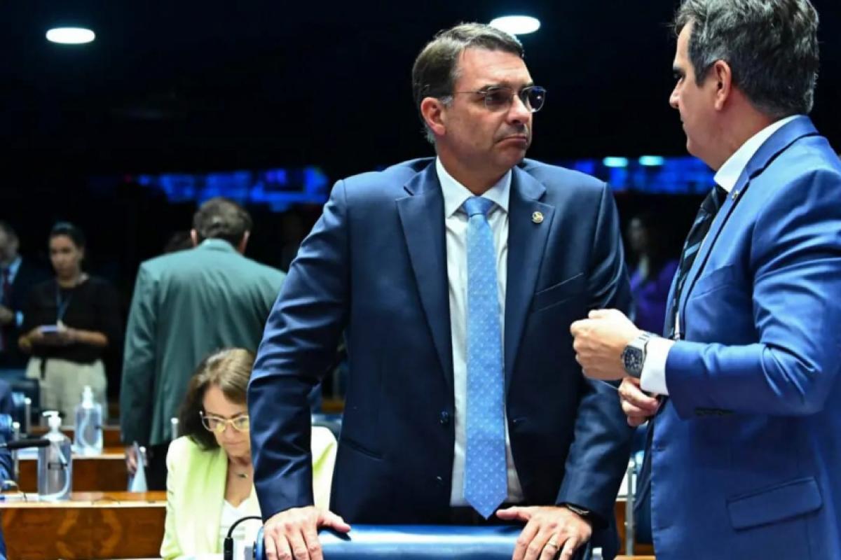 Flávio Bolsonaro e o presidente do PP, Ciro Nogueira 