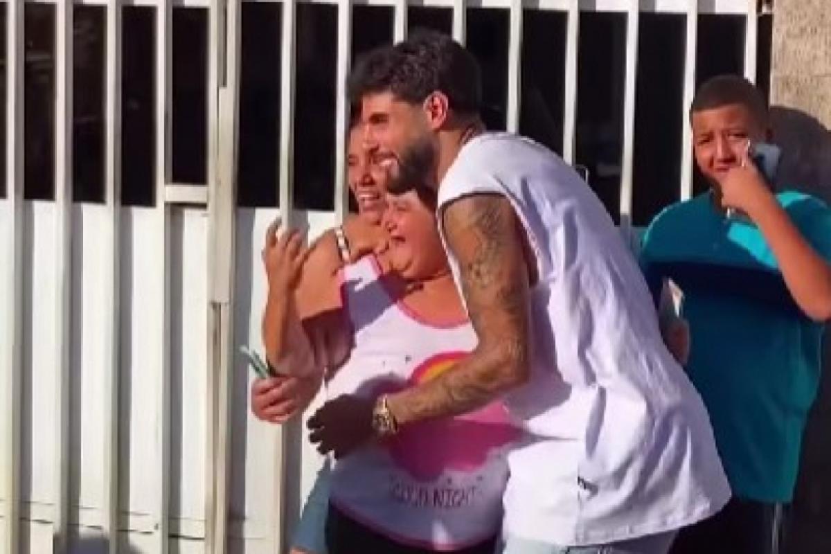 Yuri atende fãs em São José