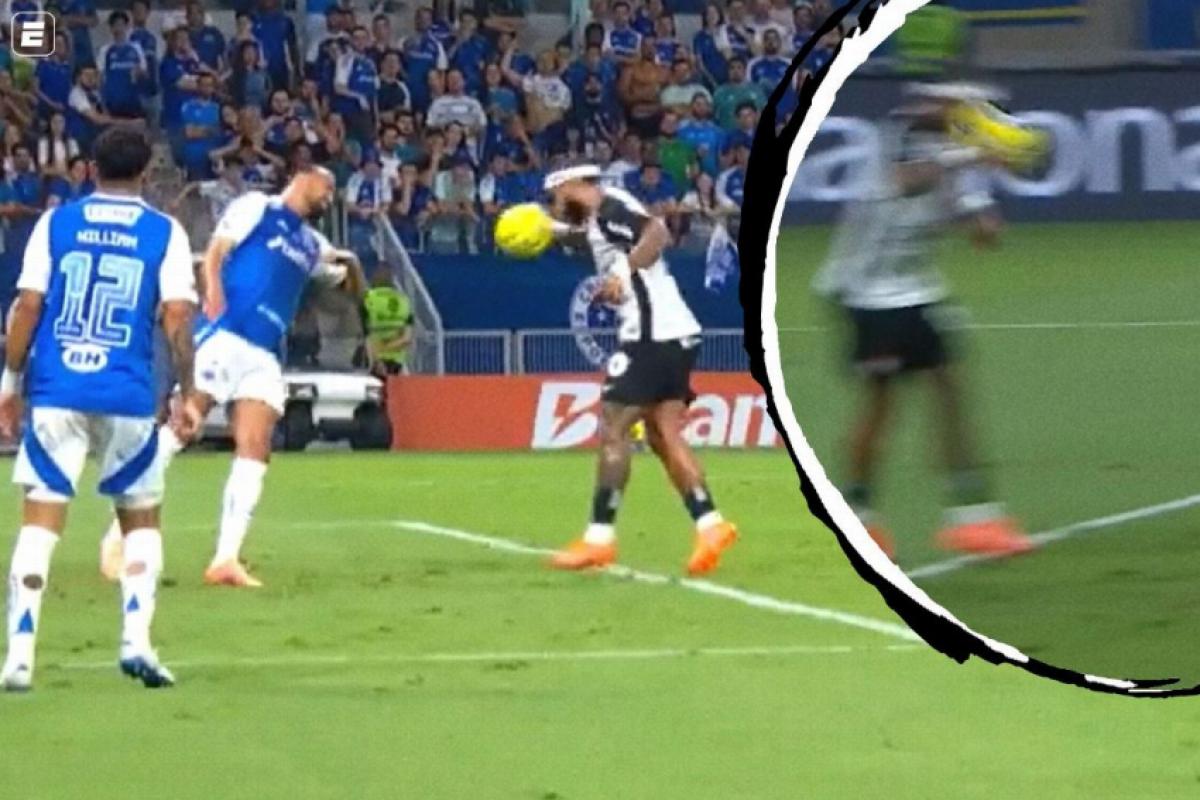 Lance que antecedeu o gol de Depay