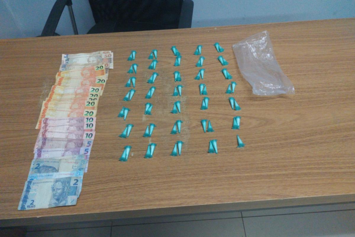 Homem tentou fugir ao notar a viatura, mas foi alcançado após perseguição a pé