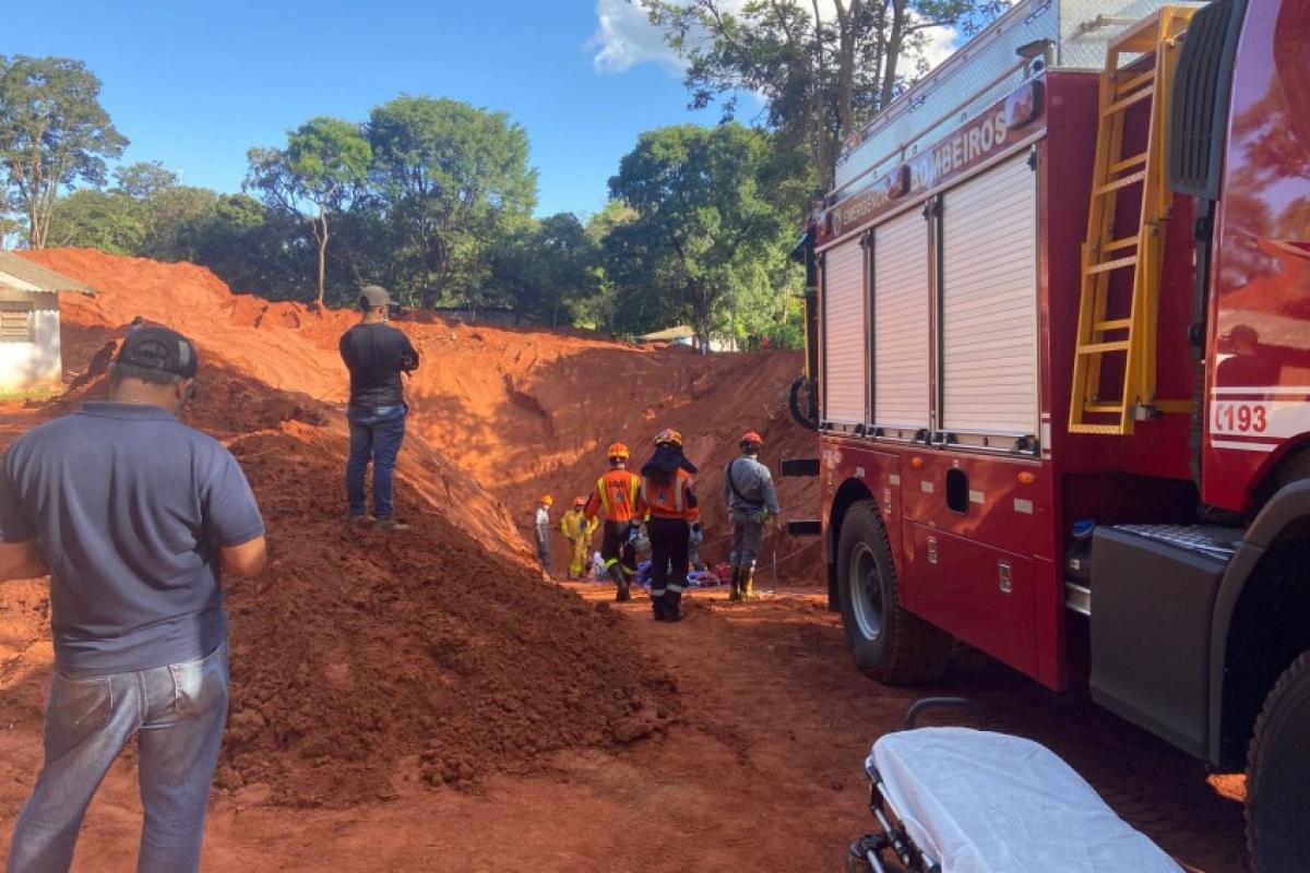 Bombeiros, Polícia Civil e Secretaria de Infraestrutura estão no local