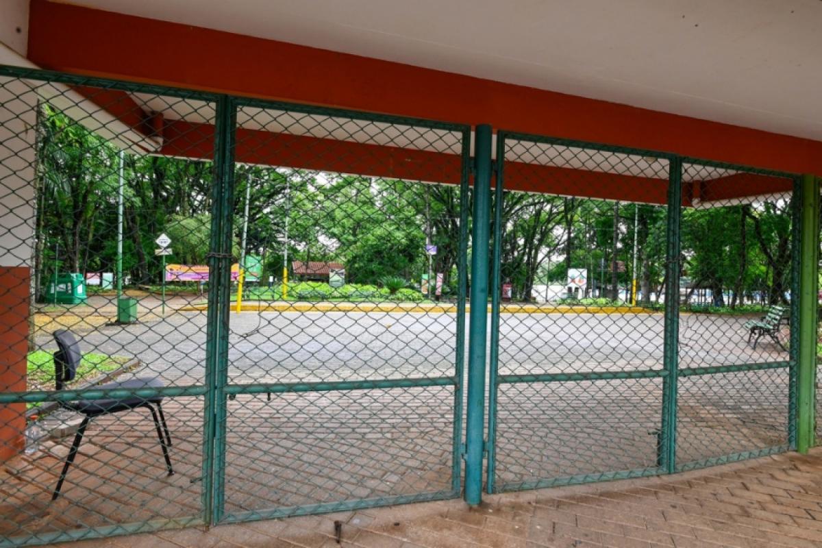 Acumulado passou de 80 mm em 72 horas na região leste; medida é preventiva e será reavaliada neste sábado.