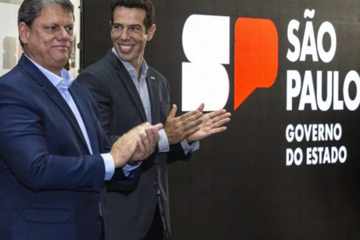 O governador Tarcísio de Freitas (Republicanos) e o secretário de educação, Renato Feder