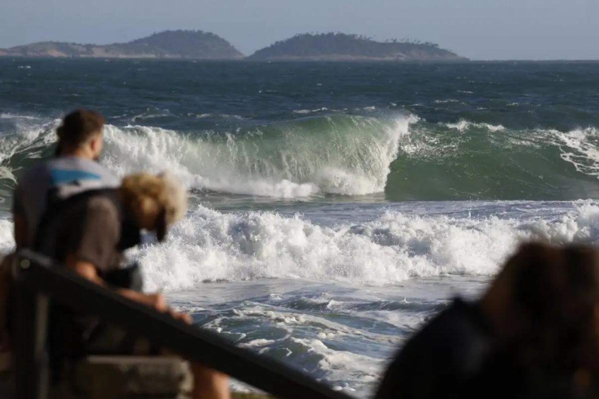 Defesa Civil confirma manutenção do alerta de ressaca em praias do Rio