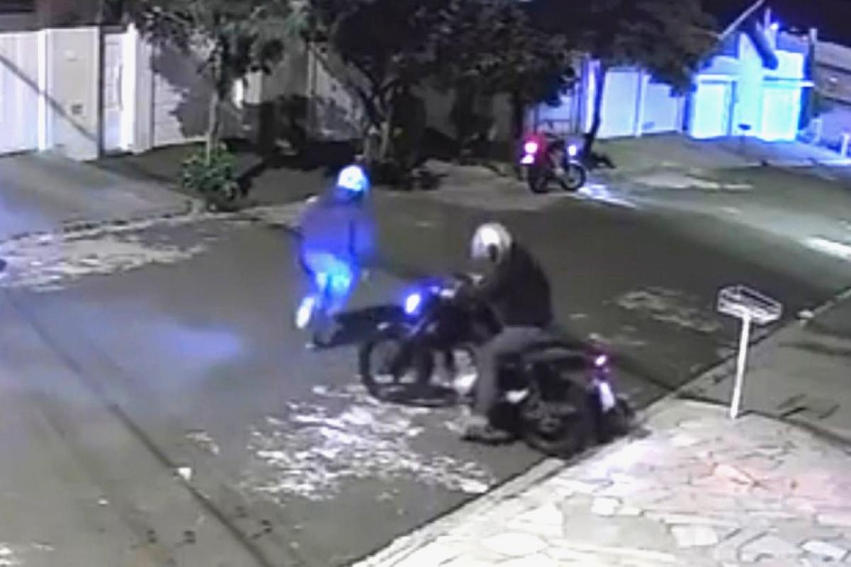 Dupla criminosa furtou moto em ação rápida