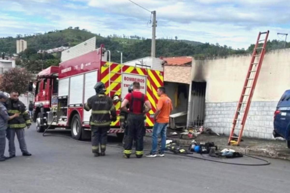 Adilson Natalino do Espírito Santo, de 58 anos, morava sozinho; Polícia investiga se testemunha ouviu pedidos de ajuda e não agiu.