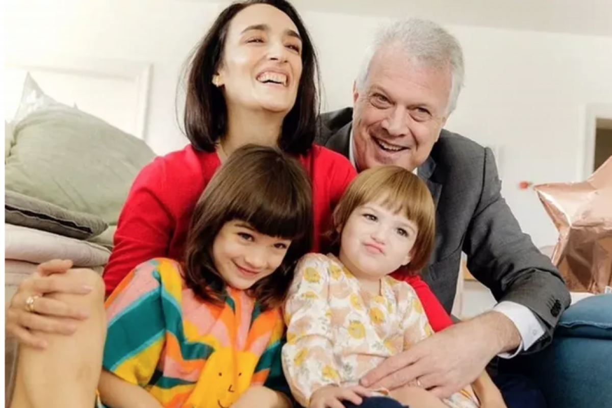 “Não estava com celular na mão. Não estava ‘dando bobeira’ num ‘lugar perigoso’”, escreveu a jornalista.