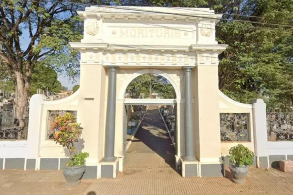 Homem foi condenado a quase dois anos de prisão por furtar portinhola de bronze no cemitério municipal de Itapira.