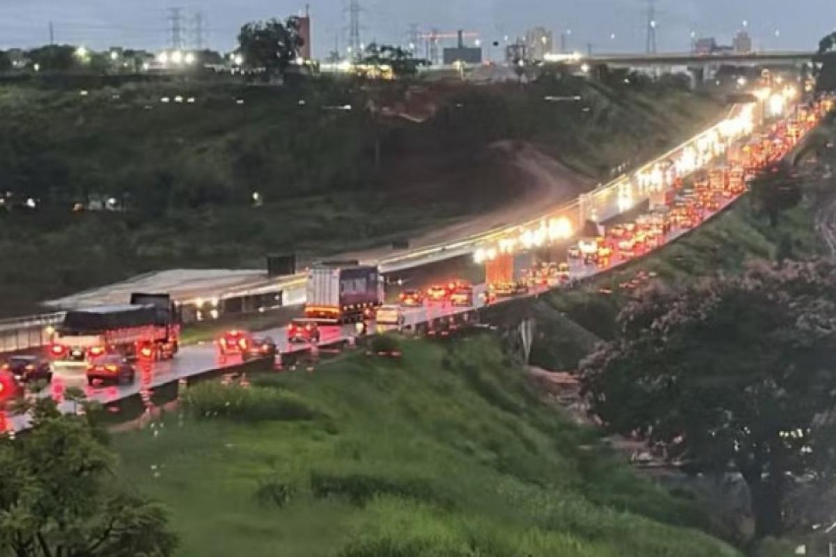 Trânsito pesado na Dutra