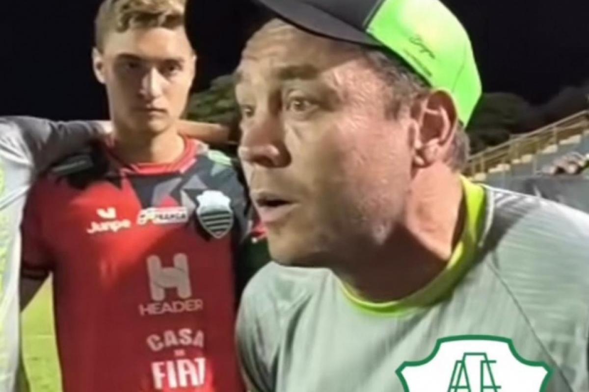 Lucas Bahia, durante reunião com jogadores: motivação total