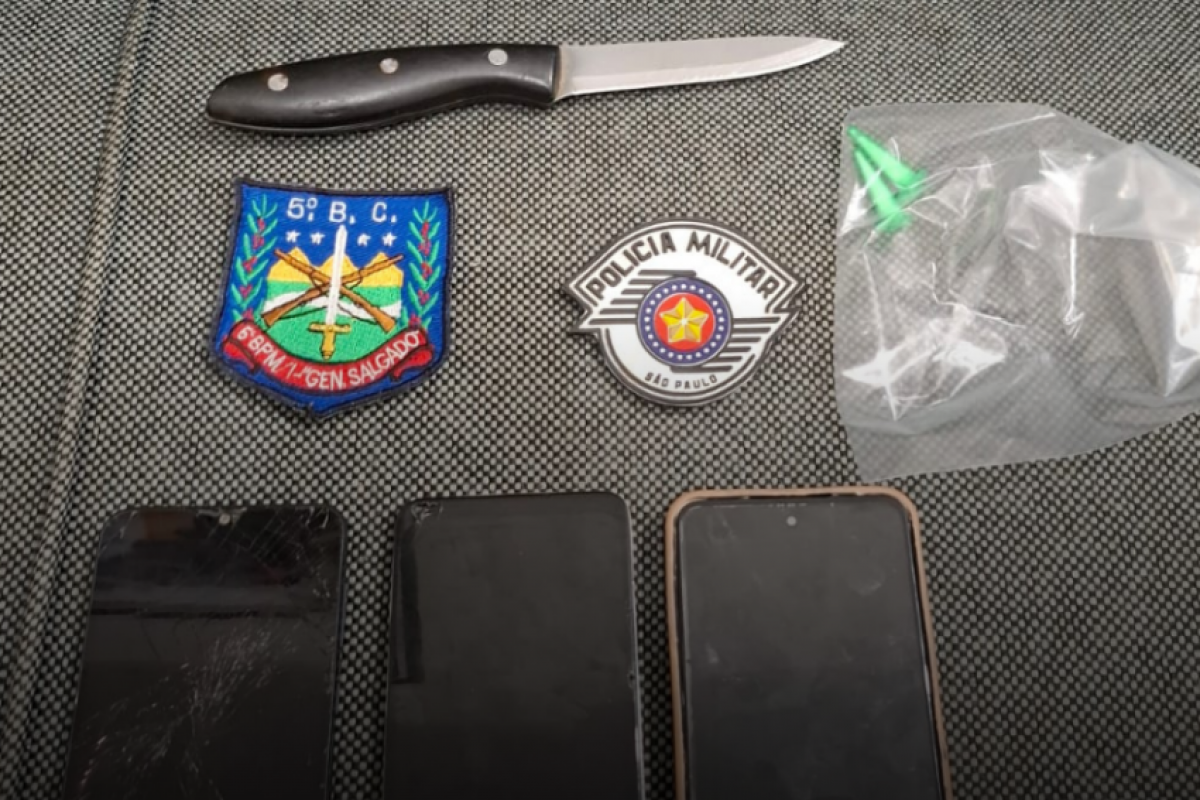 Faca apreendida com o suspeito