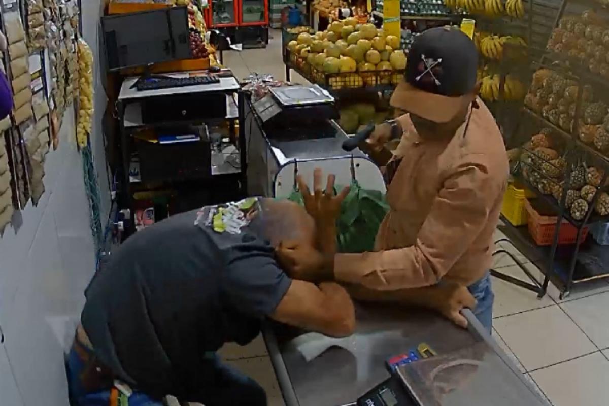 Câmeras de segurança da quitanda registraram toda a ação criminosa