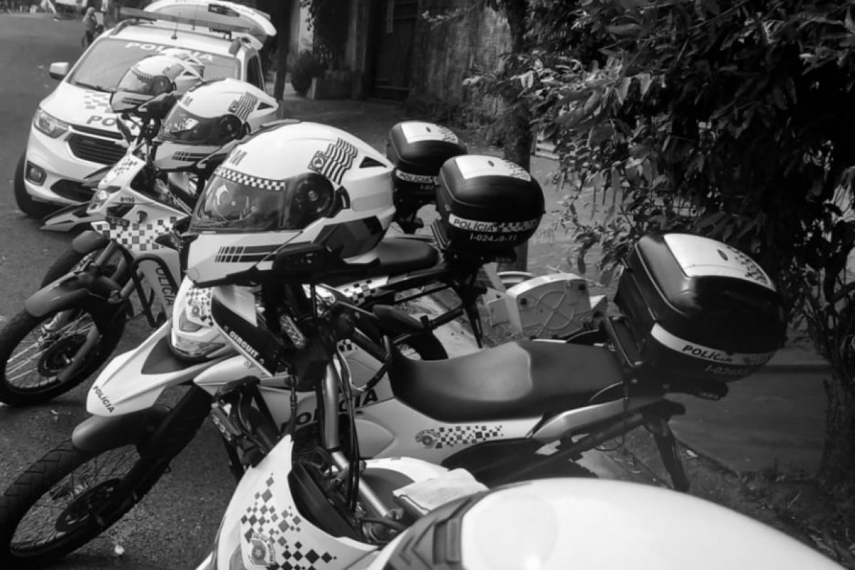 Rocam (Ronda Ostensiva com Apoio de Motocicletas) capturou, na tarde desta quinta-feira (22), um homem procurado pela Justiça