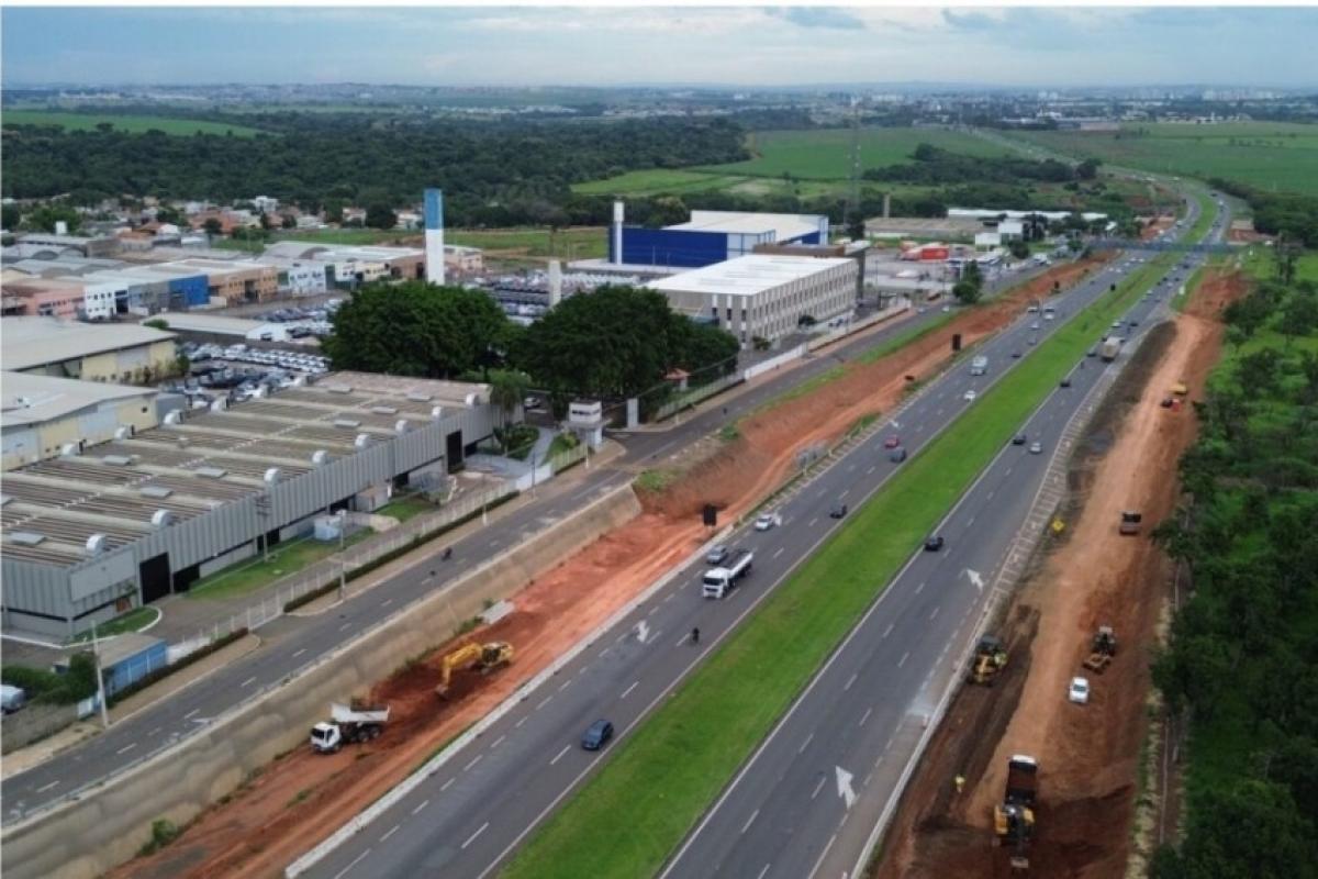 Interdição no km 116 da rodovia é necessária para obras das vias marginais. Motoristas devem utilizar o acesso do km 117 para chegar à região do Real Parque.