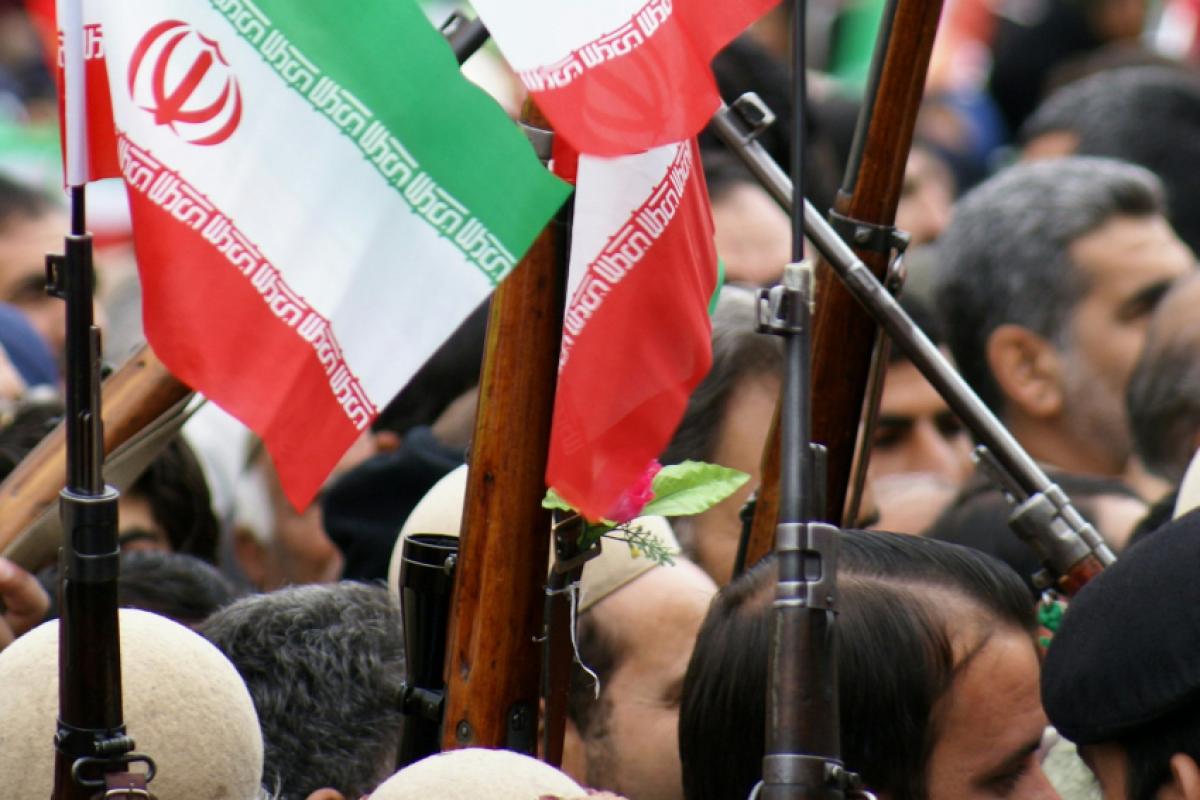 Trump, de acordo com fontes, tem consultado aliados e assessores antes de tomar uma decisão final.