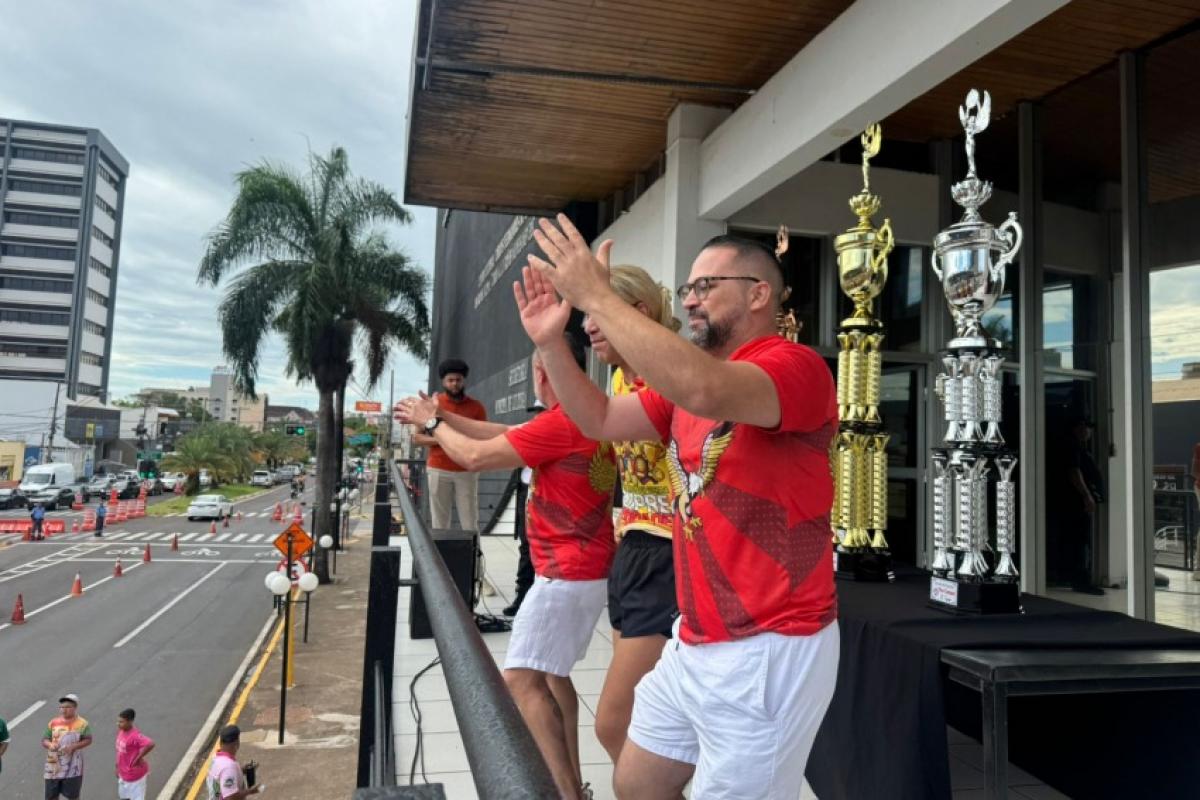 Tradicional comemoração na sacada do Centro Cultural de Bauru
