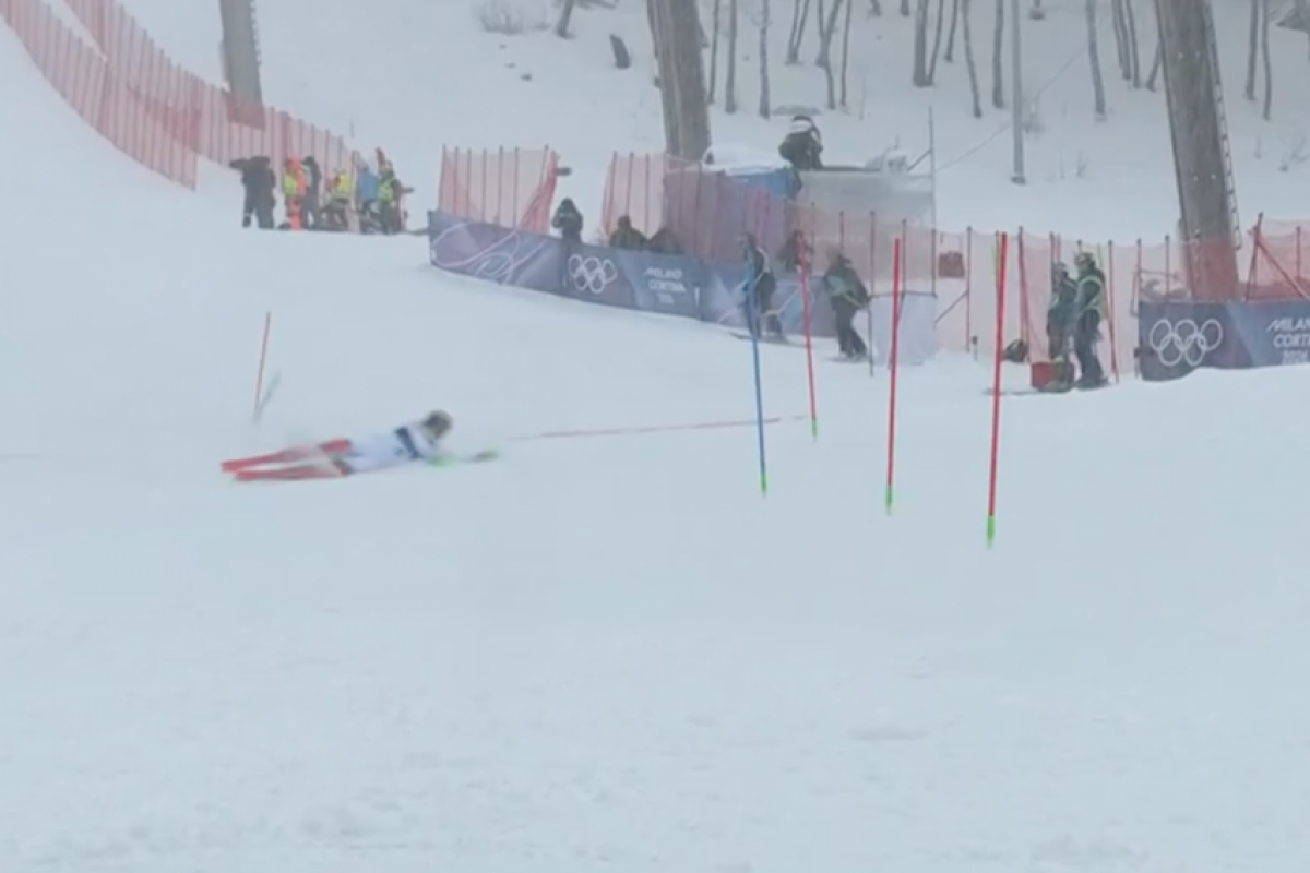 Favorito no slalom, o brasileiro escorregou em uma curva na metade do percurso.