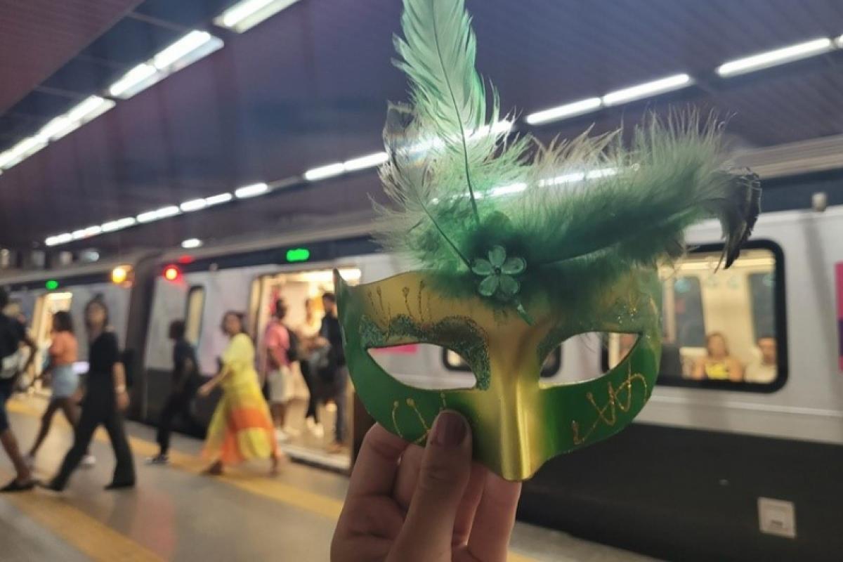 O Metrô continua a oferecer transporte durante a madrugada de domingo (8) nas linhas 1-azul, 2-verde, 3-vermelha e 15-prata.