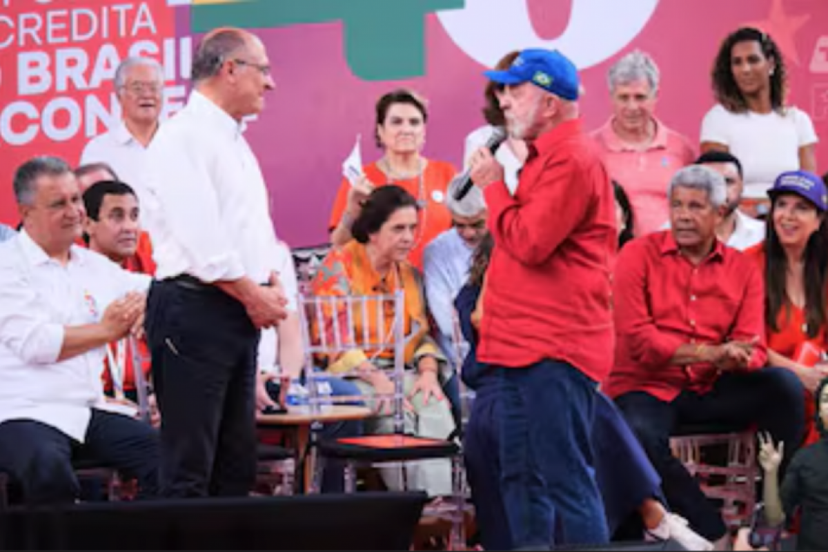 Ao lado do vice-presidente Geraldo Alckmin, Lula disse estar “motivado” e defendeu a construção de uma nova narrativa política.